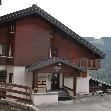 Pres Des Pistes Avec Balcon Et Parking - Fr-1-693-75 דירה *
